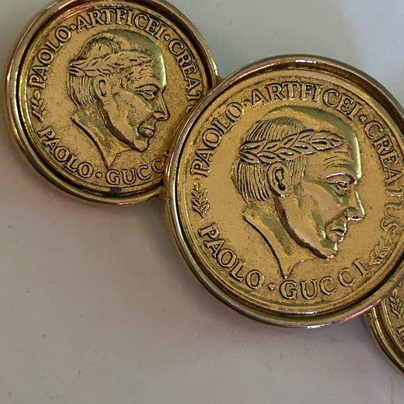 Gorgeous Gucci brooch gold tone not sure what metal bits it’s stunning 😍 - Picture 11 of 12